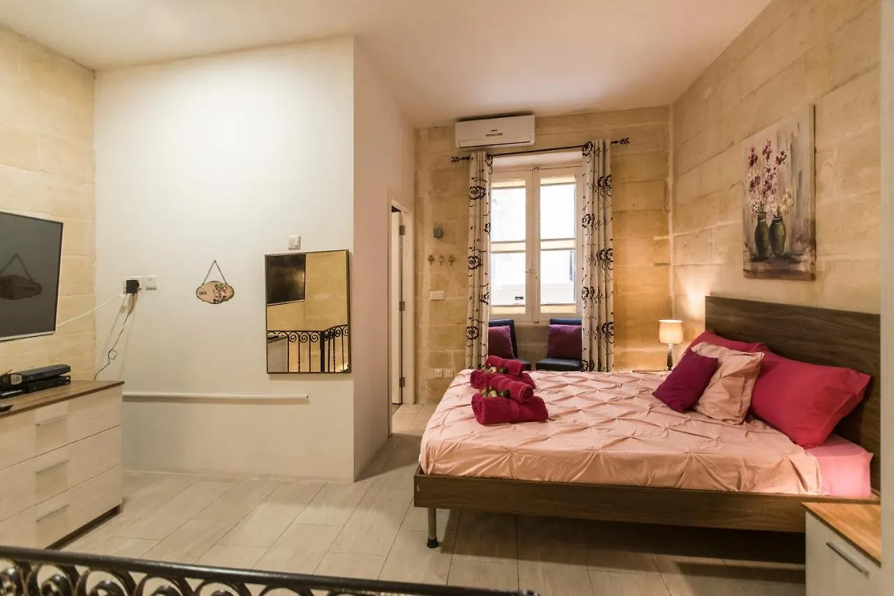 Gb Suites - Triplex Apartment Βαλέτα